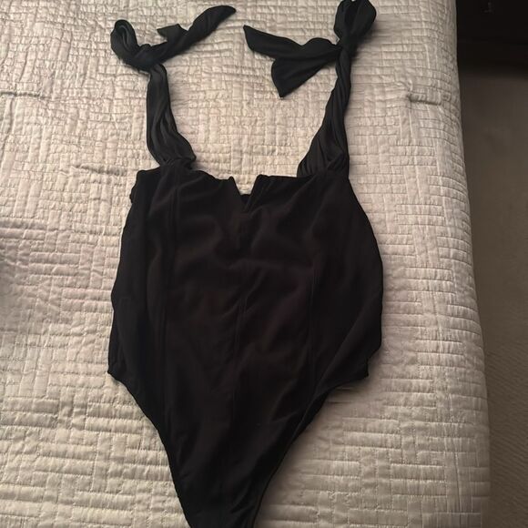 Lola Bodysuit in Black
Free People
Size M
Wore once - Picture 5 of 6